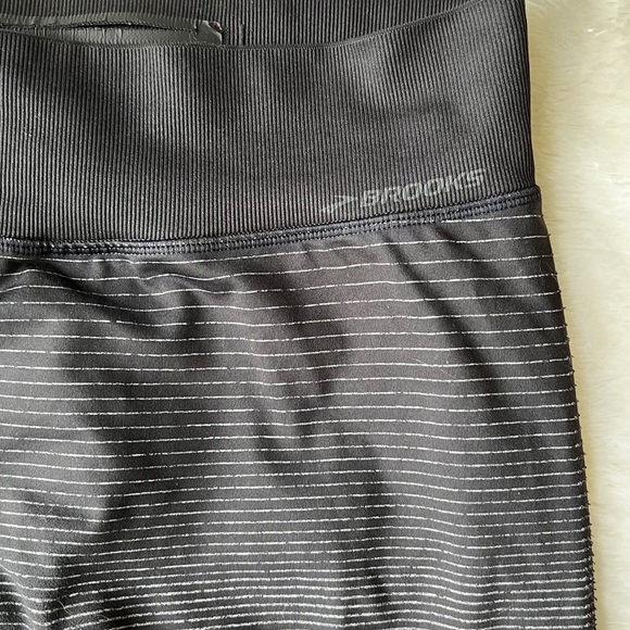 Brooks Seamless Ombre Cropped Leggings Black Grey Women’s Size M - Picture 3 of 10